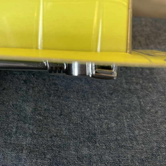 New in package Focus Onn 6ft HDMI Multi-Connector Cable - Picture 5 of 8